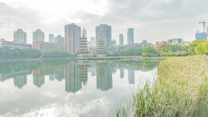 高雄路鲩子湖外景图