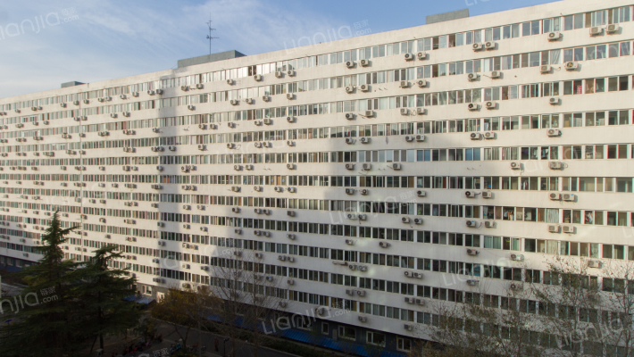 青年湖北里外景图