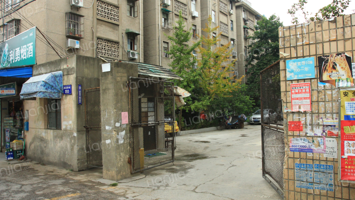 市人防宿舍外景图