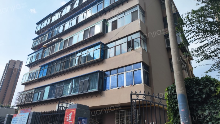 莲花小区外景图