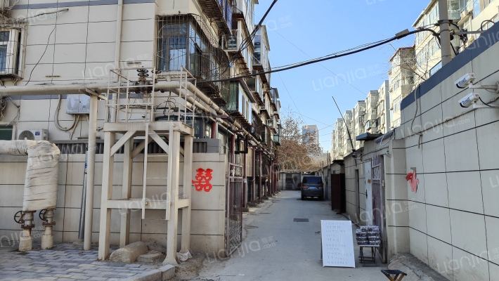 中储东三教仓库宿舍外景图