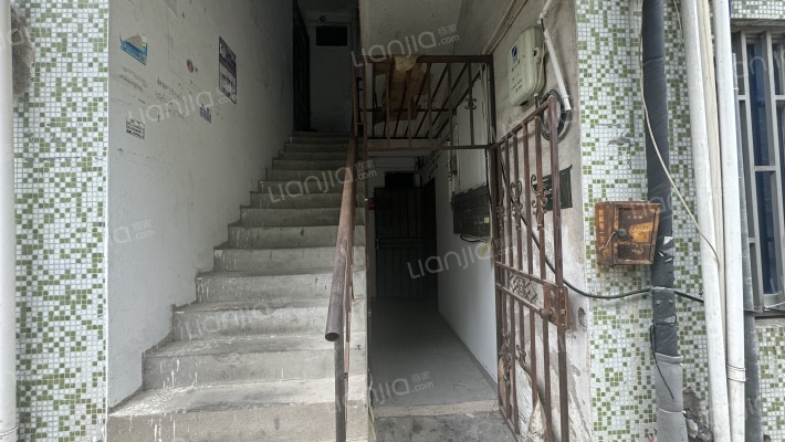 锦三中住宅楼外景图