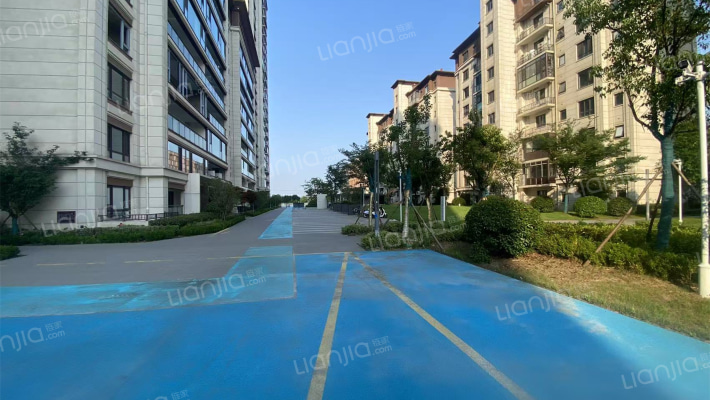 蓝城桃李春风外景图