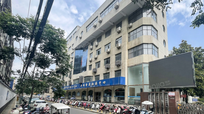 劳动就业局家属院外景图