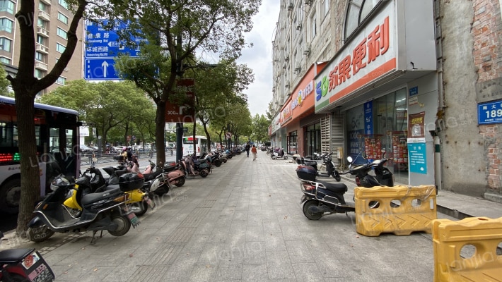 鼎典商务大厦外景图