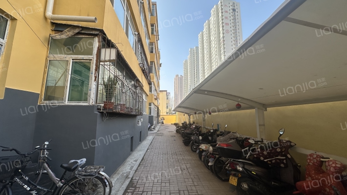 5中教职工宿舍外景图