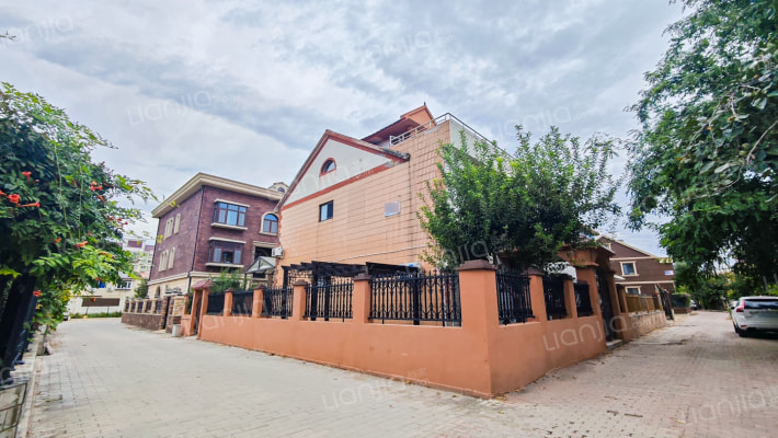 江东花园别墅外景图