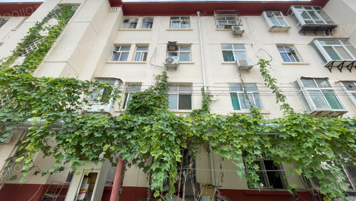 建筑公司家属院外景图