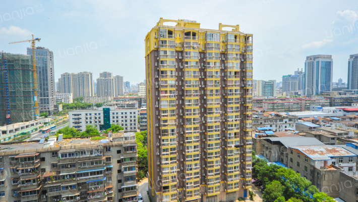 洪城财满街外景图