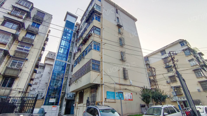 新型宿舍外景图