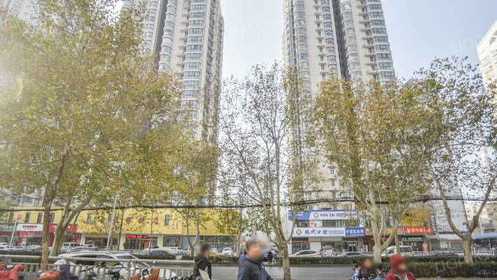 六合幸福门外景图