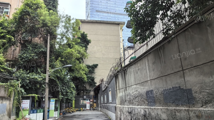 较场坝西街64号外景图