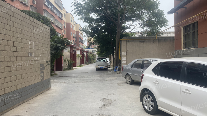 砂轮厂家属院外景图