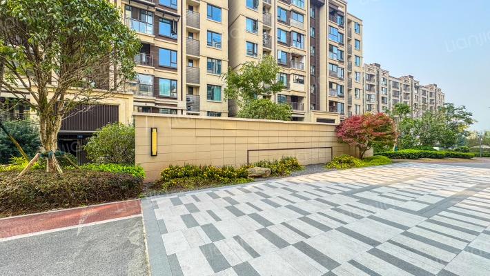 中骏弘阳樾景台外景图