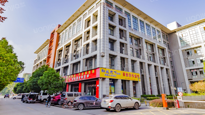 国际企业峰汇外景图