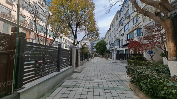 荣御山庄外景图