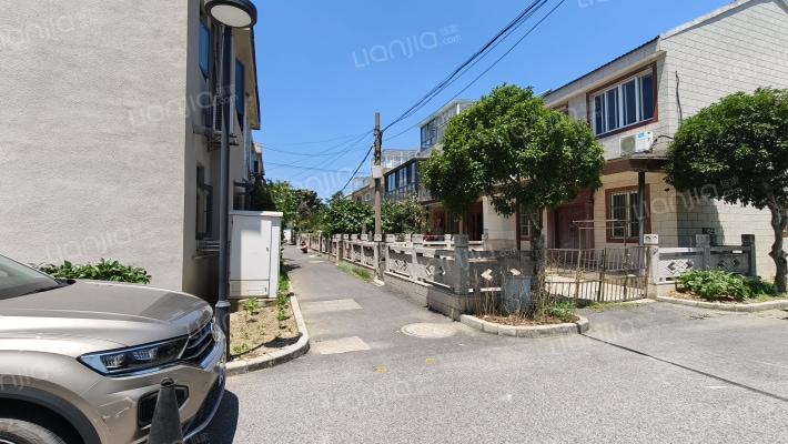 东郊花苑外景图