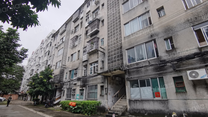 南宁职业技术学院四分院教师楼外景图