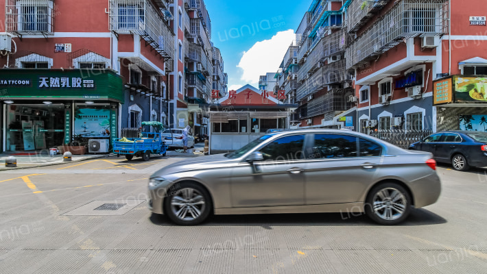 红房子小区外景图