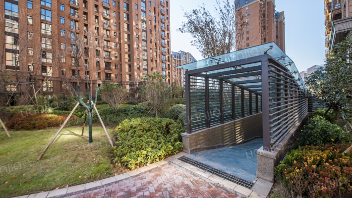 龙之梦东苑外景图