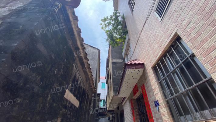 云梯横一巷外景图