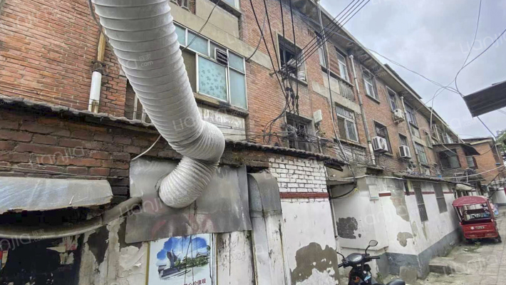 新村社区果品公司家属院外景图