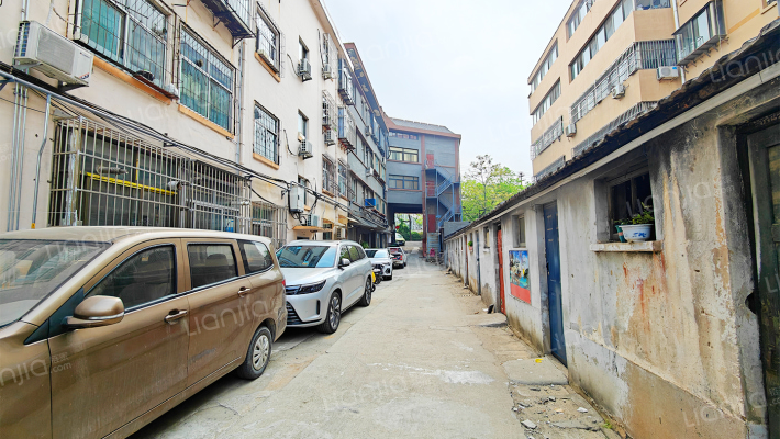 泰安市服装研究所宿舍外景图