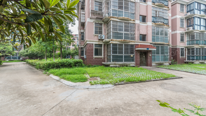 圣泉花园外景图