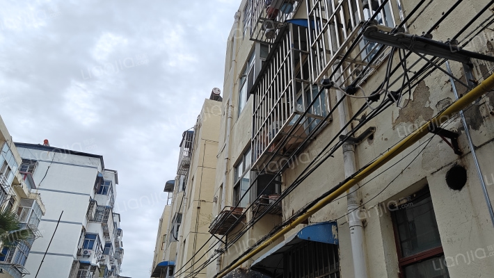 中医院宿舍楼外景图