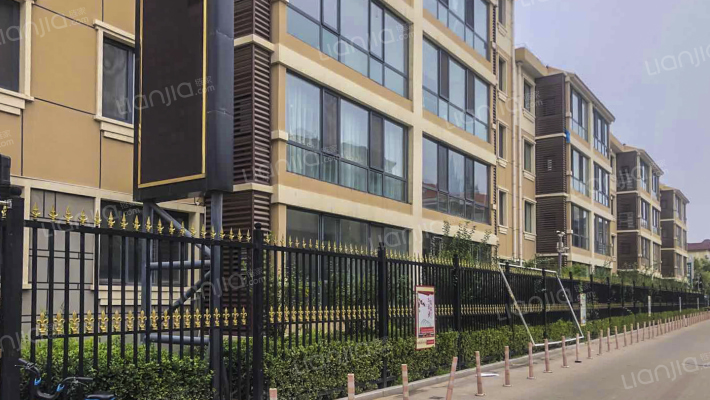 万联别墅外景图