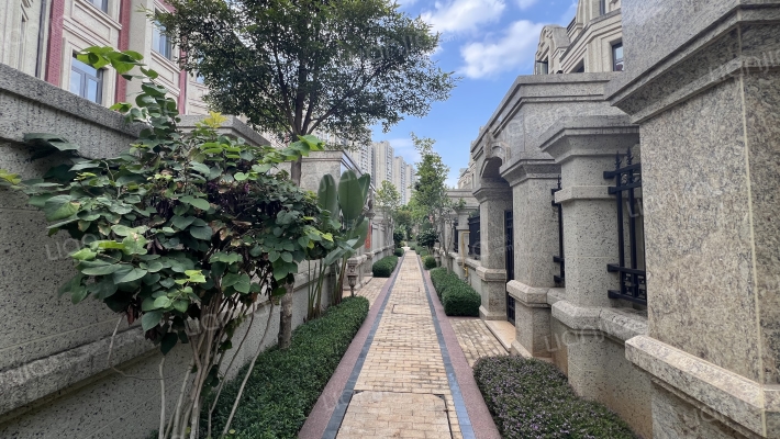 创佳半山御府外景图