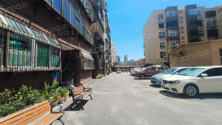 钢铁厂住宅楼外景图