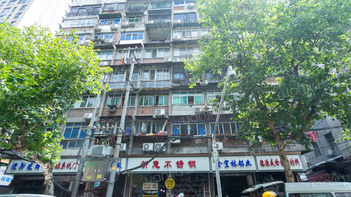 前进一路232到242号外景图