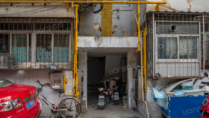 公交宿舍外景图