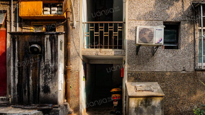 中房家属院外景图