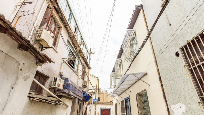 里塔水桥散盘外景图