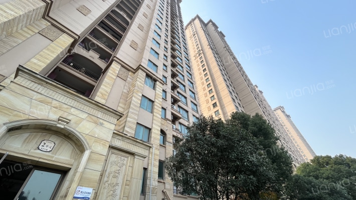 中南世纪城外景图