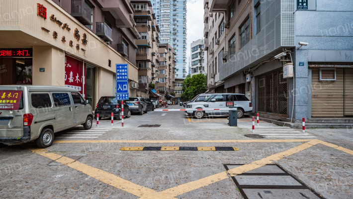 东门大厦外景图