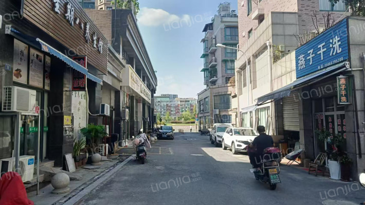 勤俭弄外景图