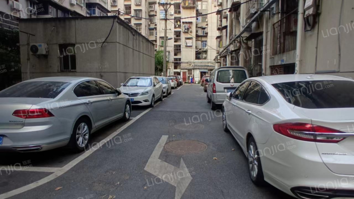 武汉汽发宿舍外景图