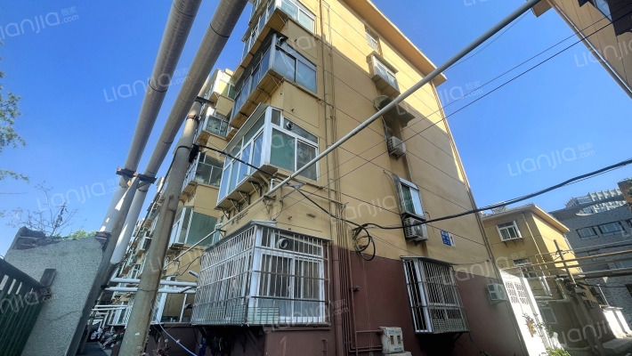 幼师单位宿舍外景图