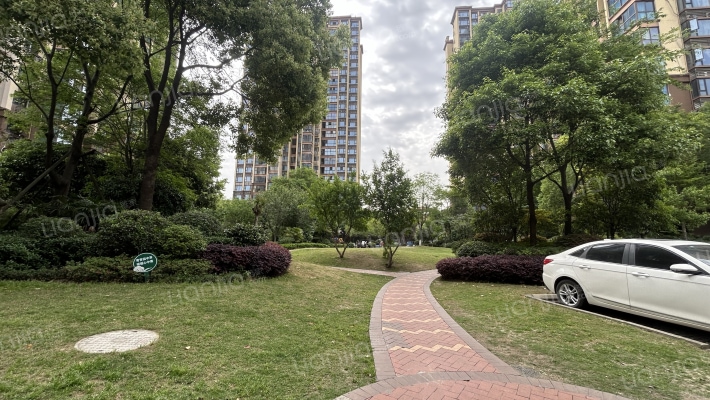 堤亚纳河谷外景图