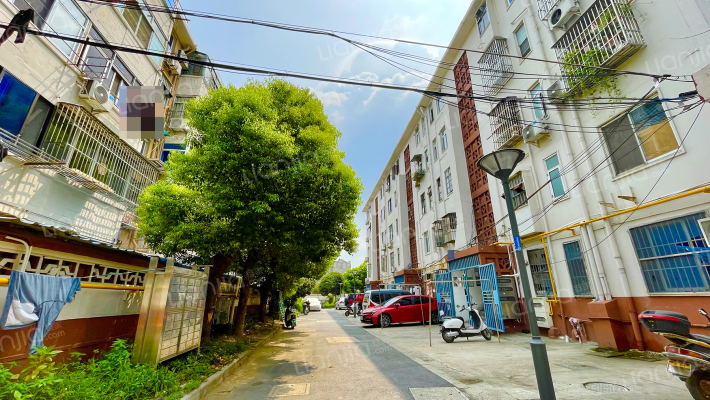 石利新村外景图