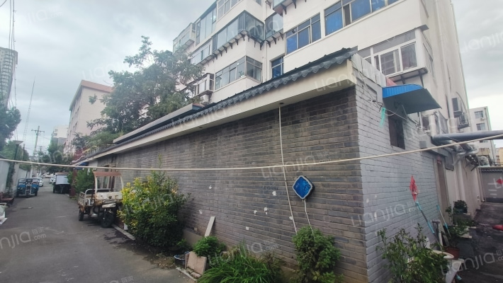 物资学校家属楼外景图