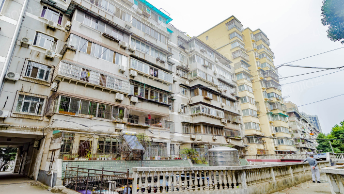 街道口汽门厂宿舍外景图