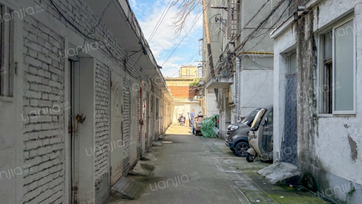 帽服厂家属院外景图