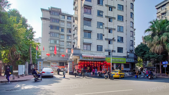 金品公寓外景图