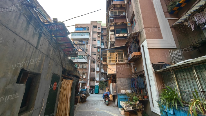 黄金路64号外景图