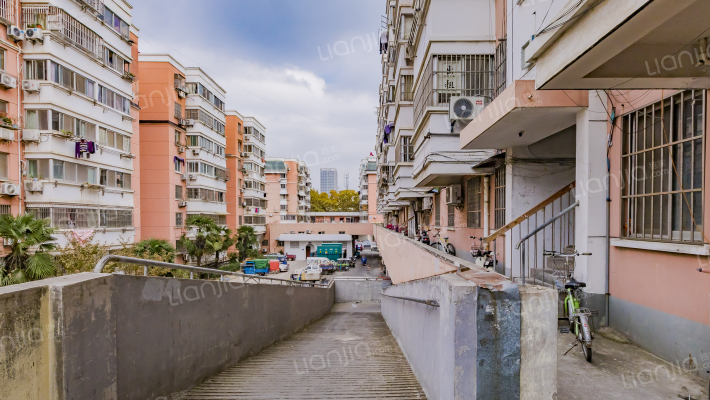 荷花池花园小区外景图