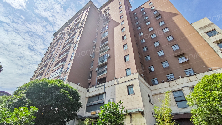 蓝铂公寓外景图